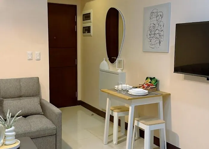 A Unit In Mckinley Near Venice Grand Canal Mall Aparthotel