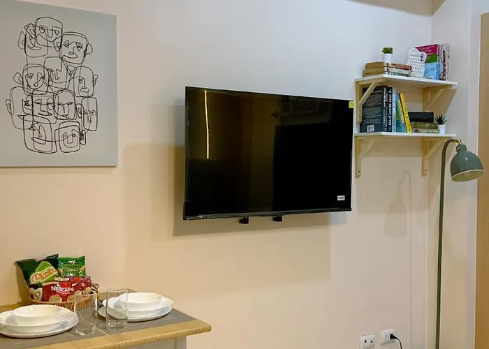 Aparthotel A Unit In Mckinley Near Venice Grand Canal Mall Manila