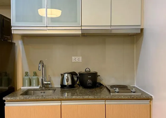 Aparthotel A Unit In Mckinley Near Venice Grand Canal Mall Manila